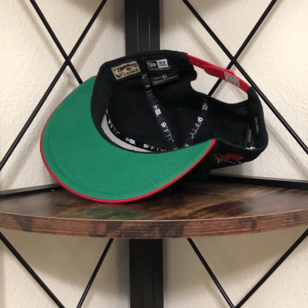 New Era Miami Heats Hardwood Classic Black Snapback Hat - Picture 5 of 7